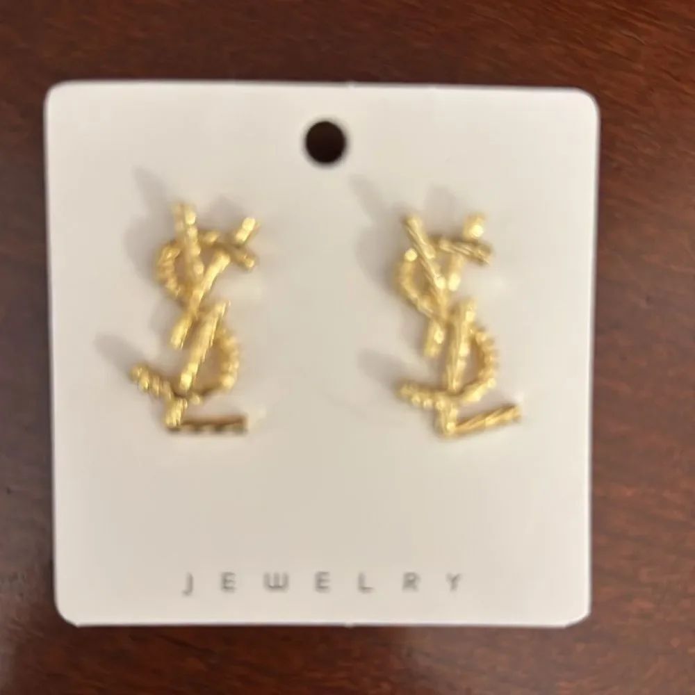 Classic Earrings - Picture 2 of 7